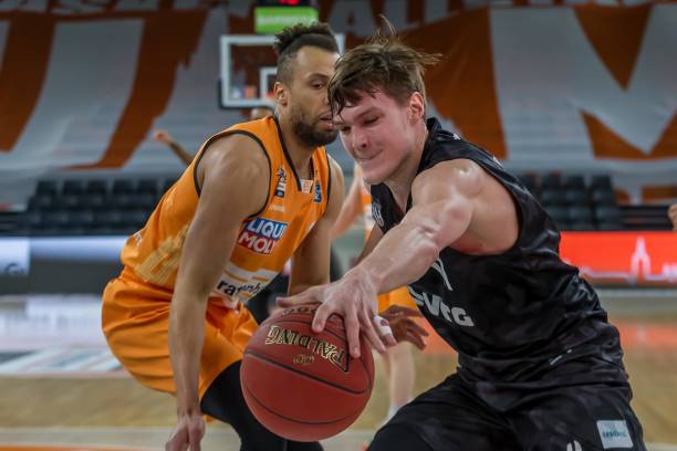 暴露在对手 暴露在对手